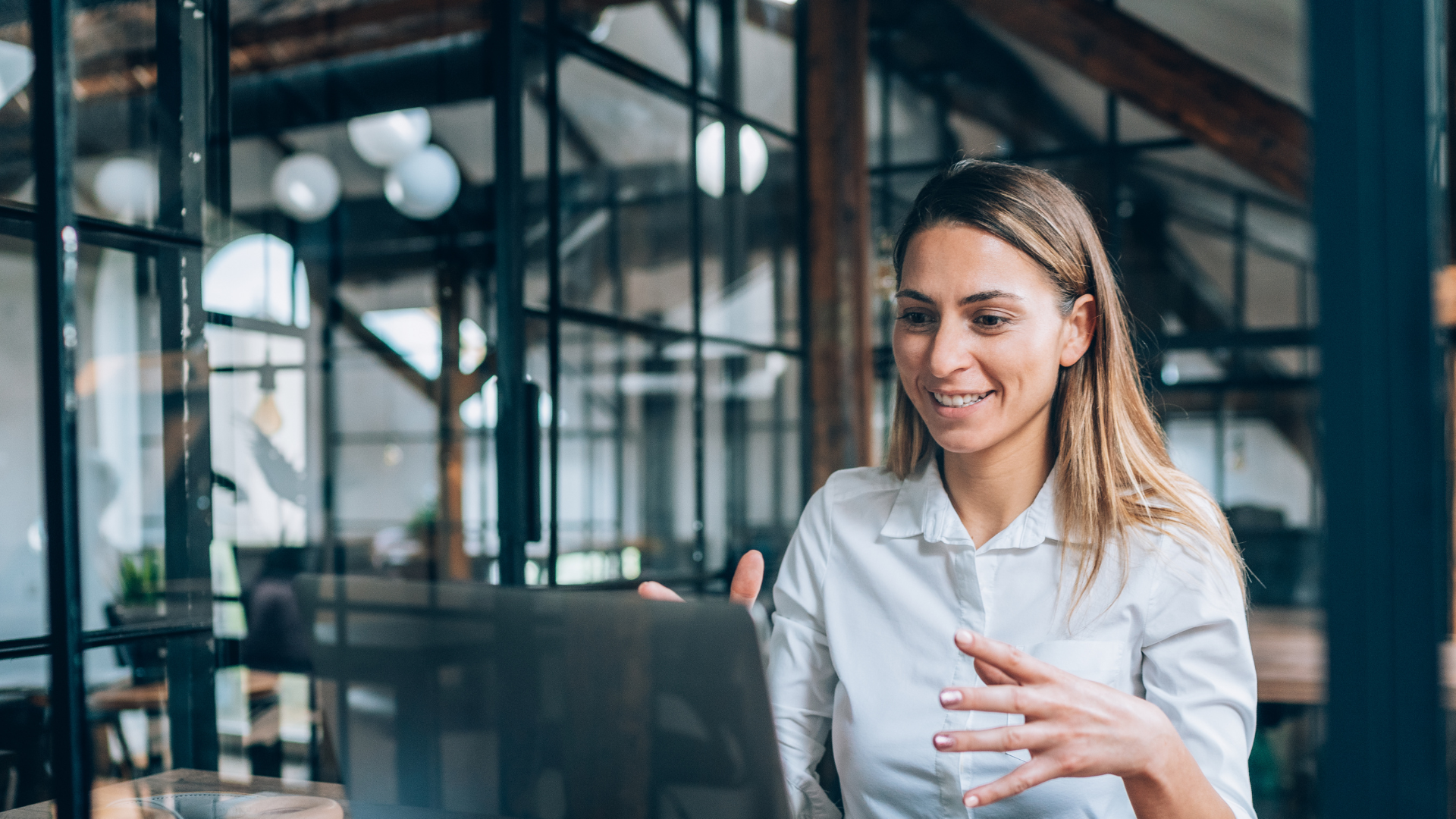 Lady at desk with laptop